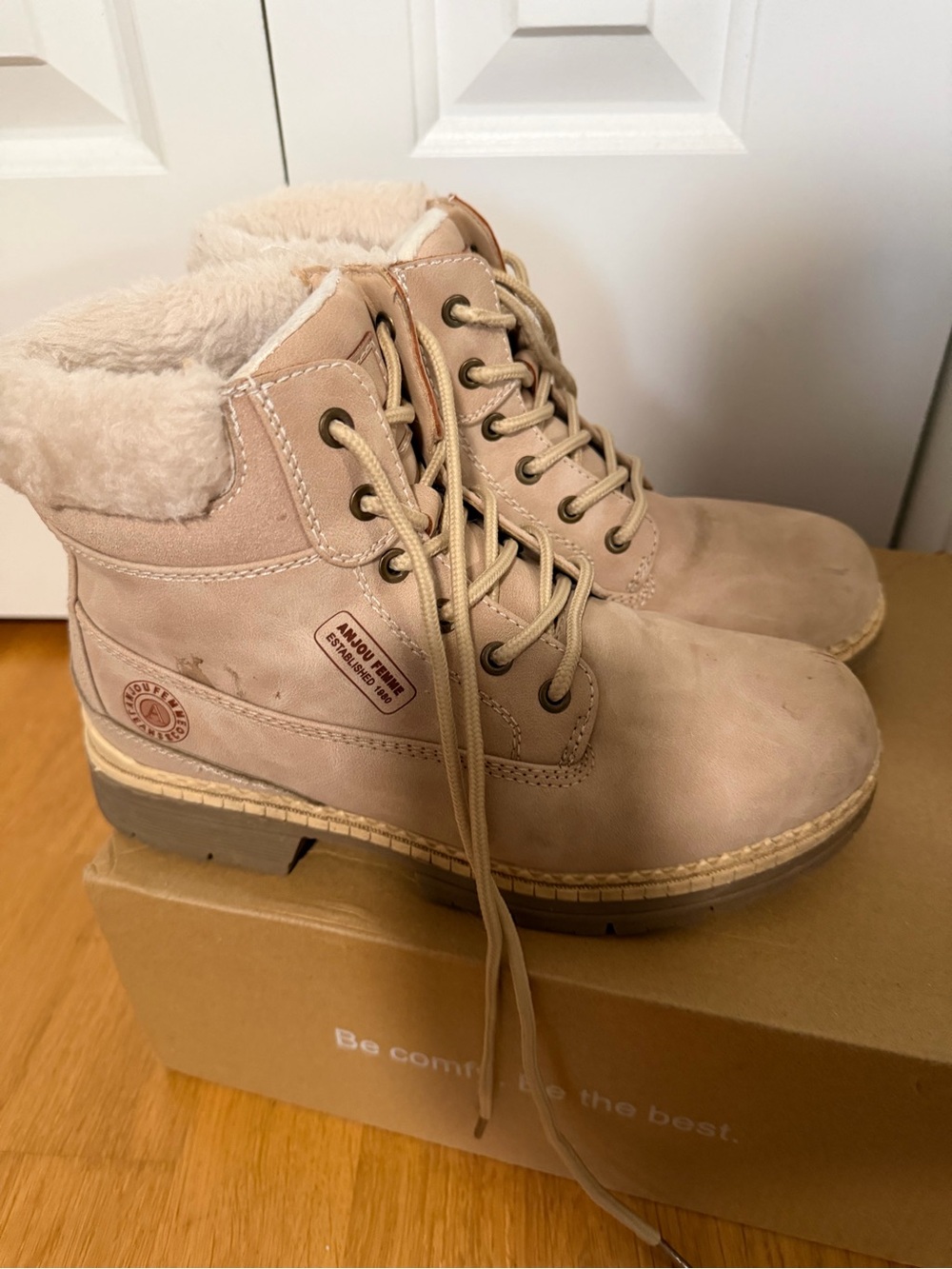 Women's waterproof Lace-Up hiking Boot Beige